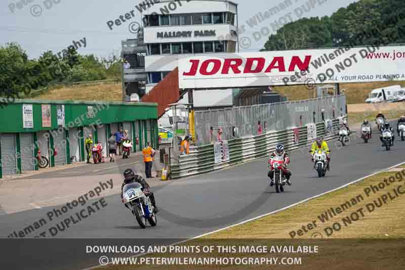 Vintage motorcycle club;eventdigitalimages;mallory park;mallory park trackday photographs;no limits trackdays;peter wileman photography;trackday digital images;trackday photos;vmcc festival 1000 bikes photographs